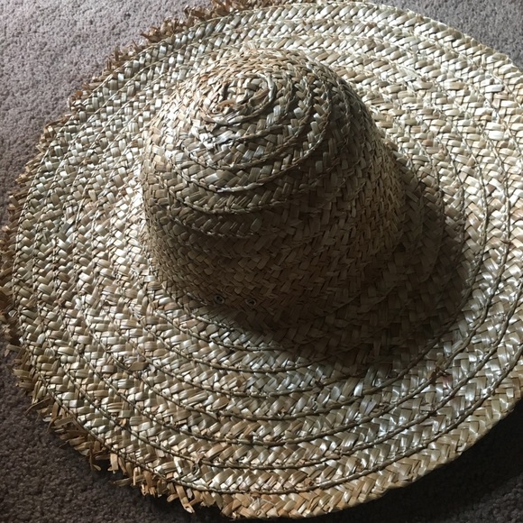 Straw Frayed Edge Beach Hat - Picture 2 of 4